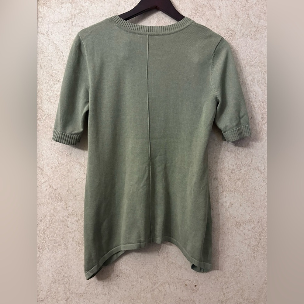 🆕  Isaac Mizrahi Sage Green Short Sleeve Sweater Top(Bust 38”+ Length 25”-29”) - Picture 2 of 4